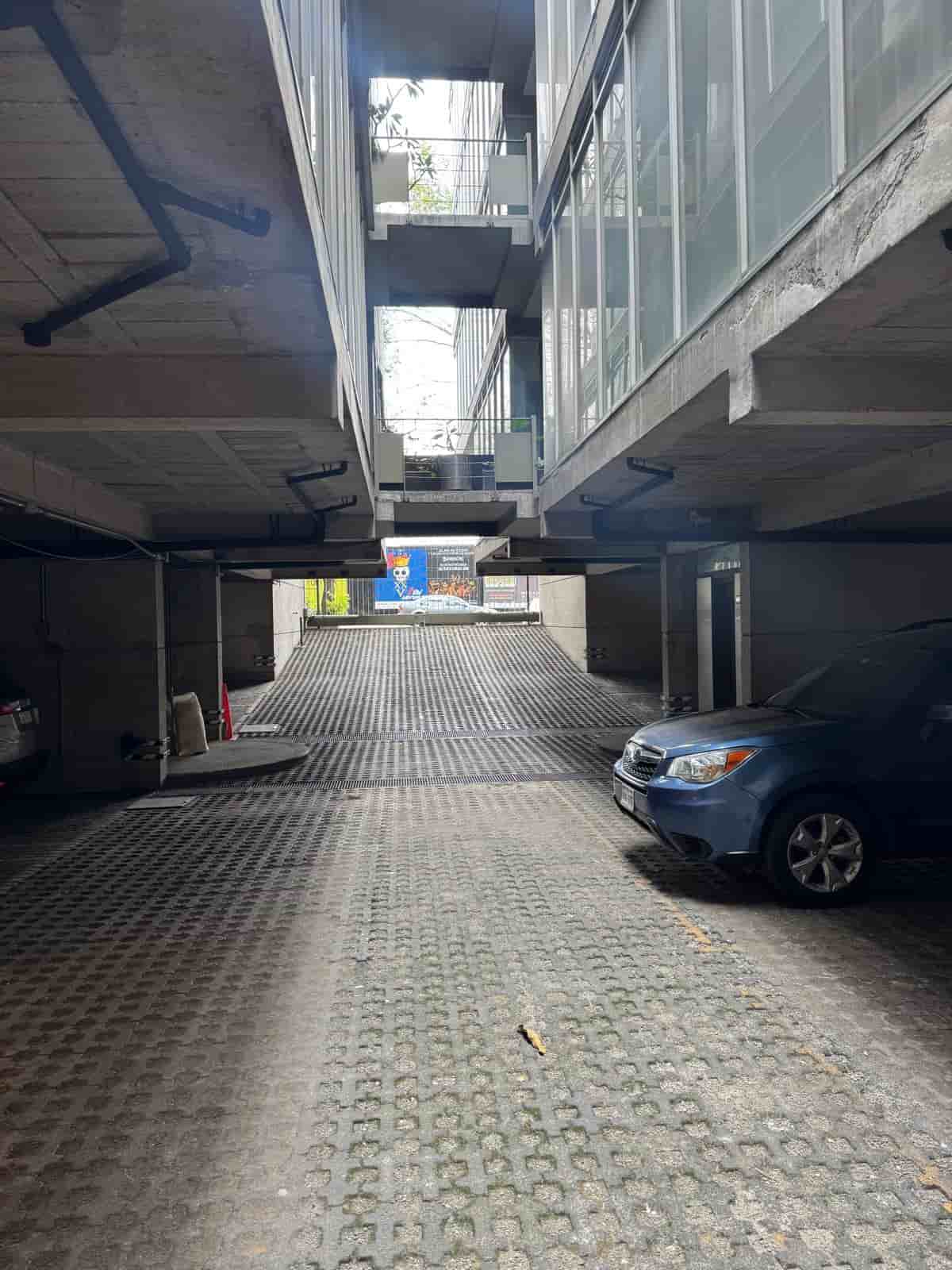 Fotografía real de un Parking que puedes rentar con SpotMe) de forma rápida y segura, ubicado en Roma Norte, CDMX. - Foto 3