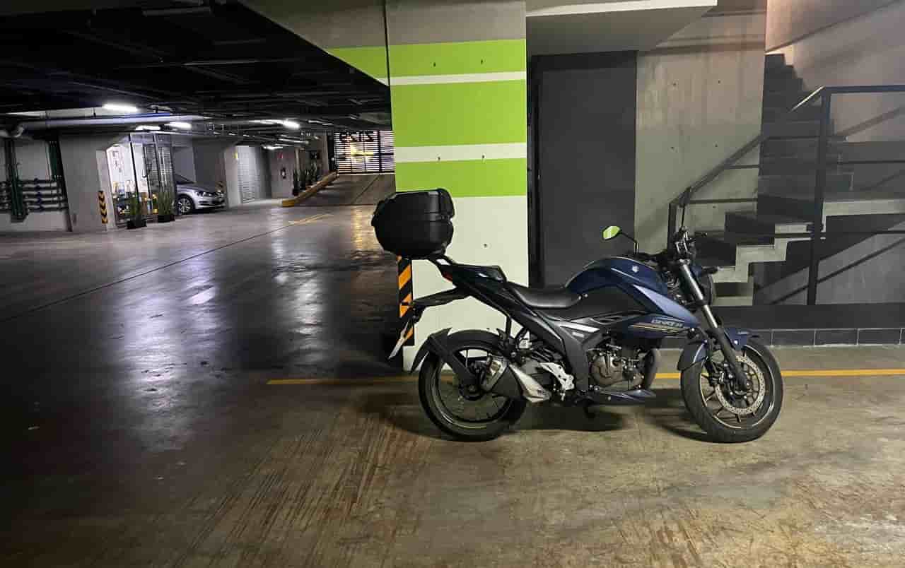 Fotografía real de un Estacionamiento que puedes rentar con SpotMe) de forma rápida y segura, ubicado en Colonia Condesa, CDMX.