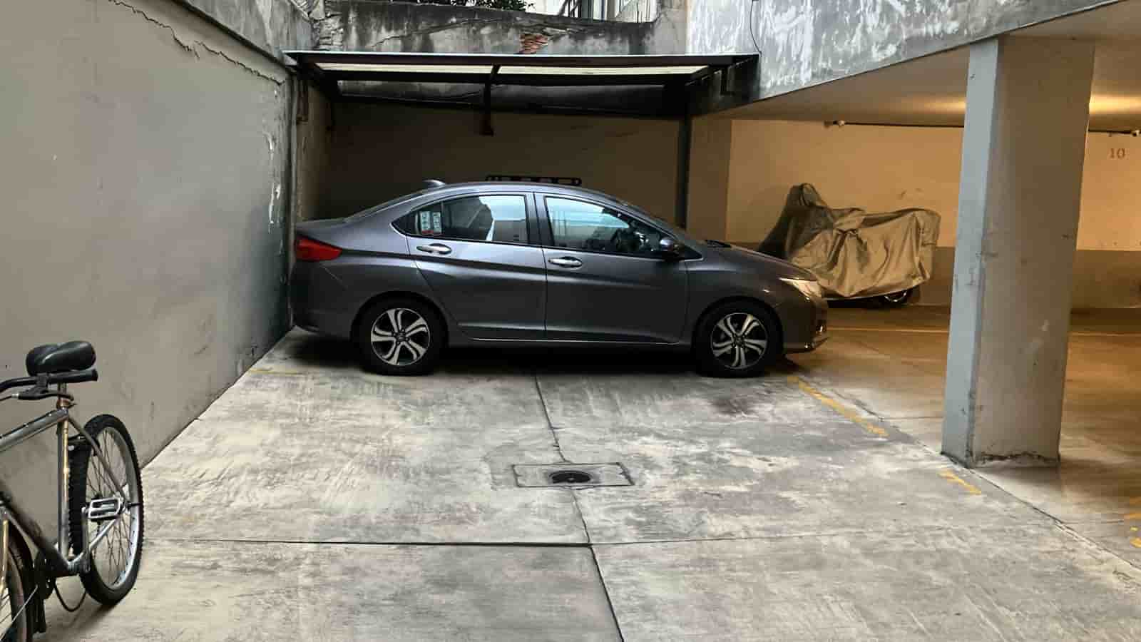 Fotografía real de un Estacionamiento que puedes rentar con SpotMe) de forma rápida y segura, ubicado en Roma Norte, CDMX.