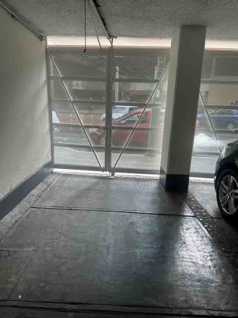 Fotografía real de un Estacionamiento que puedes rentar con SpotMe) de forma rápida y segura, ubicado en Polanco, CDMX.