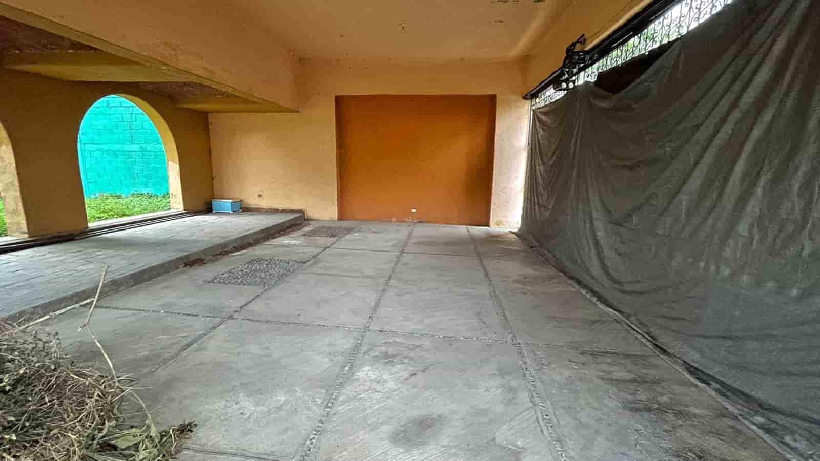 Fotografía real de un Estacionamiento que puedes rentar con SpotMe) de forma rápida y segura, ubicado en San Pedro Garza García, N.L..