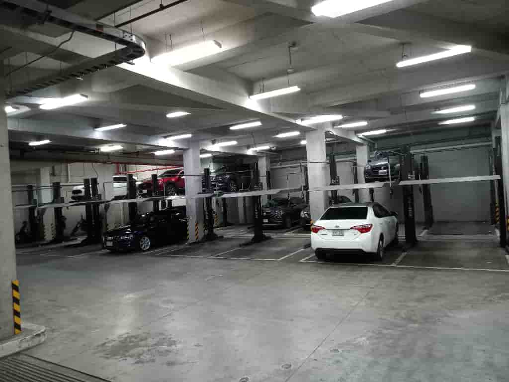 Fotografía real de un Parking que puedes rentar con SpotMe) de forma rápida y segura, ubicado en Lomas de Chapultepec, CDMX. - Foto 7