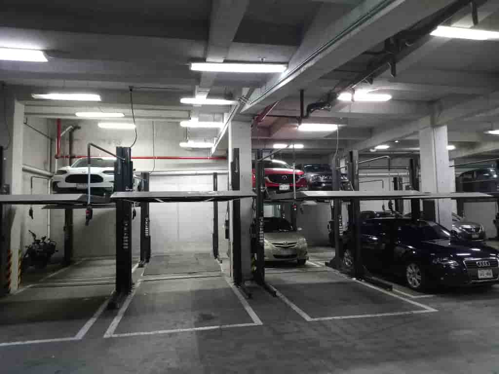 Fotografía real de un Parking que puedes rentar con SpotMe) de forma rápida y segura, ubicado en Lomas de Chapultepec, CDMX. - Foto 8
