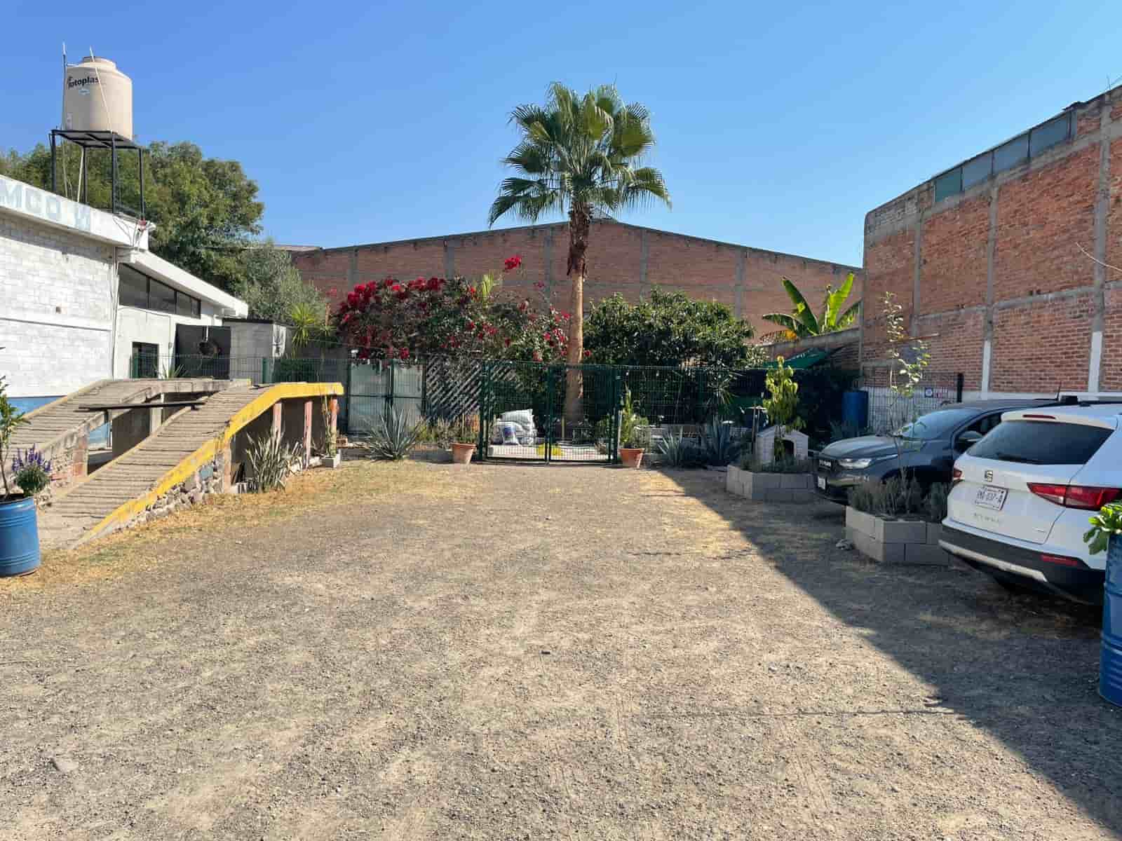 Fotografía real de un Parking que puedes rentar con SpotMe) de forma rápida y segura, ubicado en Irapuato, Gto.. - Foto 2