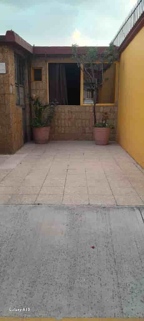 Fotografía real de un Estacionamiento que puedes rentar con SpotMe) de forma rápida y segura, ubicado en Tlalnepantla, Méx..