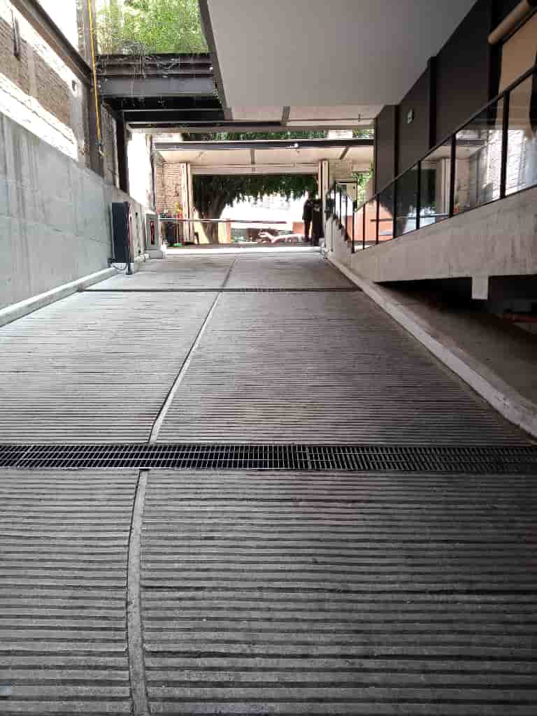 Fotografía real de un Parking que puedes rentar con SpotMe) de forma rápida y segura, ubicado en Lomas de Chapultepec, CDMX. - Foto 6