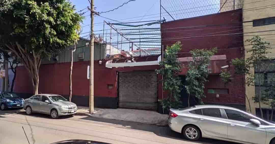Fotografía real de un Estacionamiento que puedes rentar con SpotMe) de forma rápida y segura, ubicado en Tacuba, CDMX.