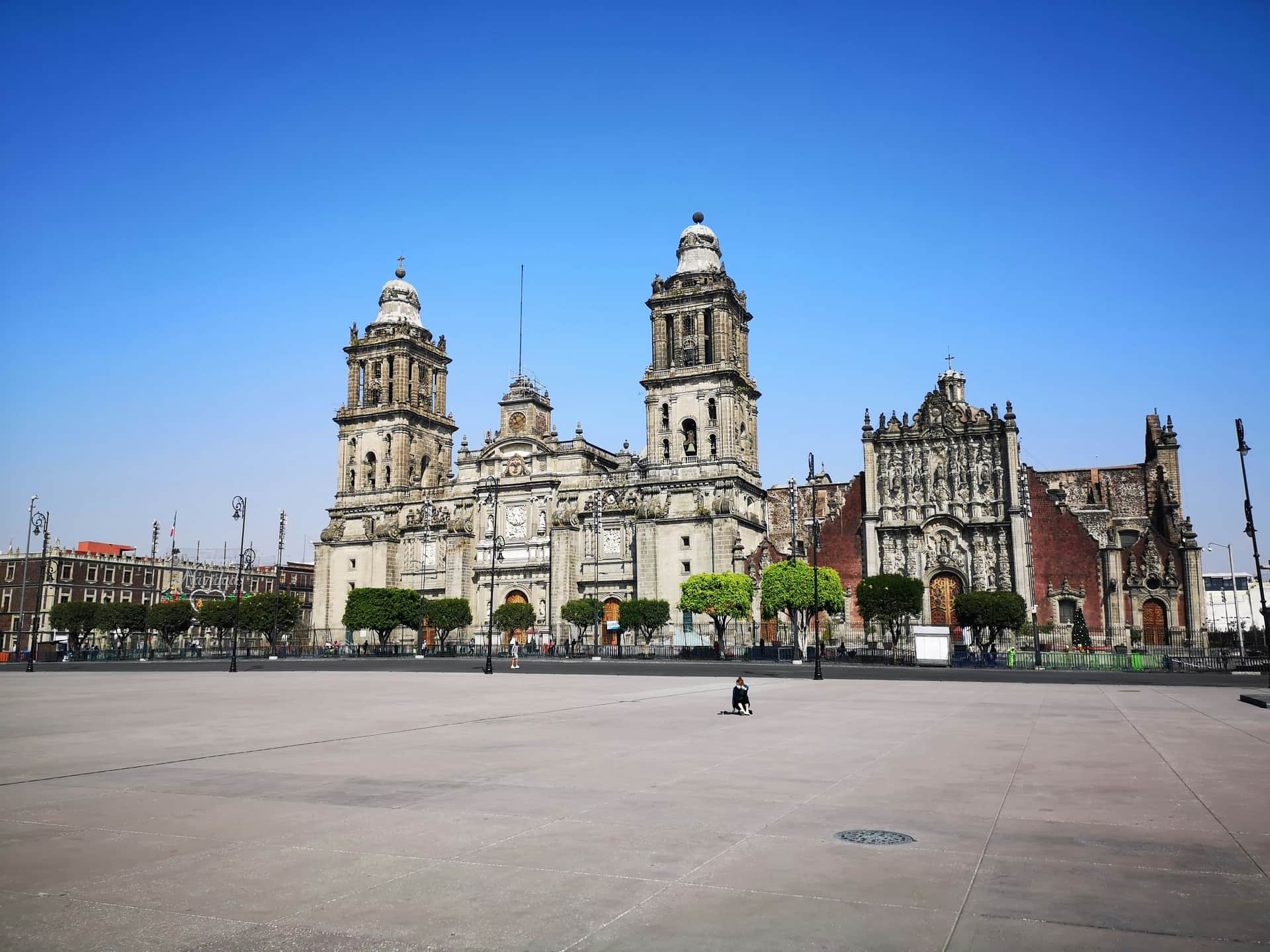 Find parking near Mexico City Airport with SpotMe. Discover safe and convenient parking spaces.