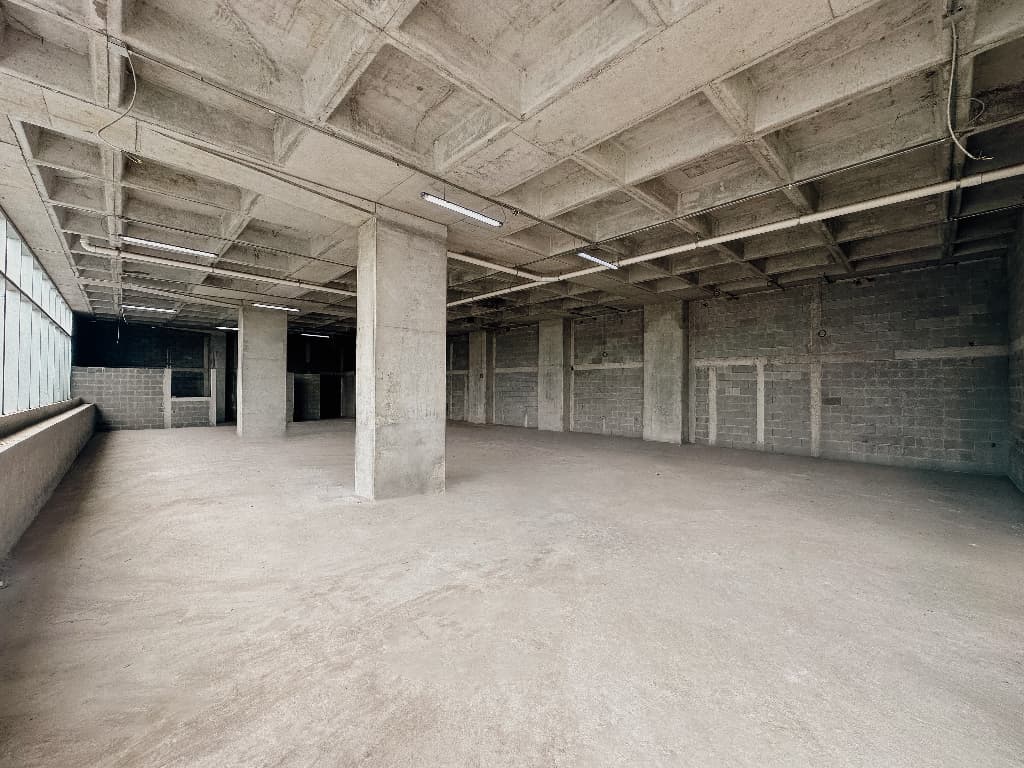 Warehouse 340 m² 87374572-a570-4e9b-b5eb-99f9cfbeab09