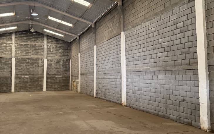 Commercial Warehouse 100 m² ecc96723-009e-4bad-be95-256847ed485c