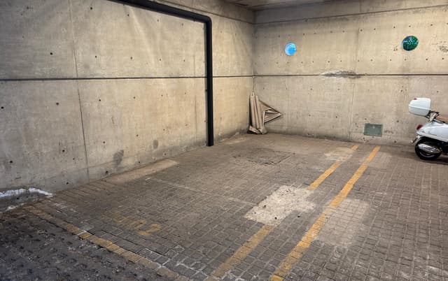 Estacionamiento 15 m² b33ec81b-e261-4ef3-938f-6a836d5e4fba