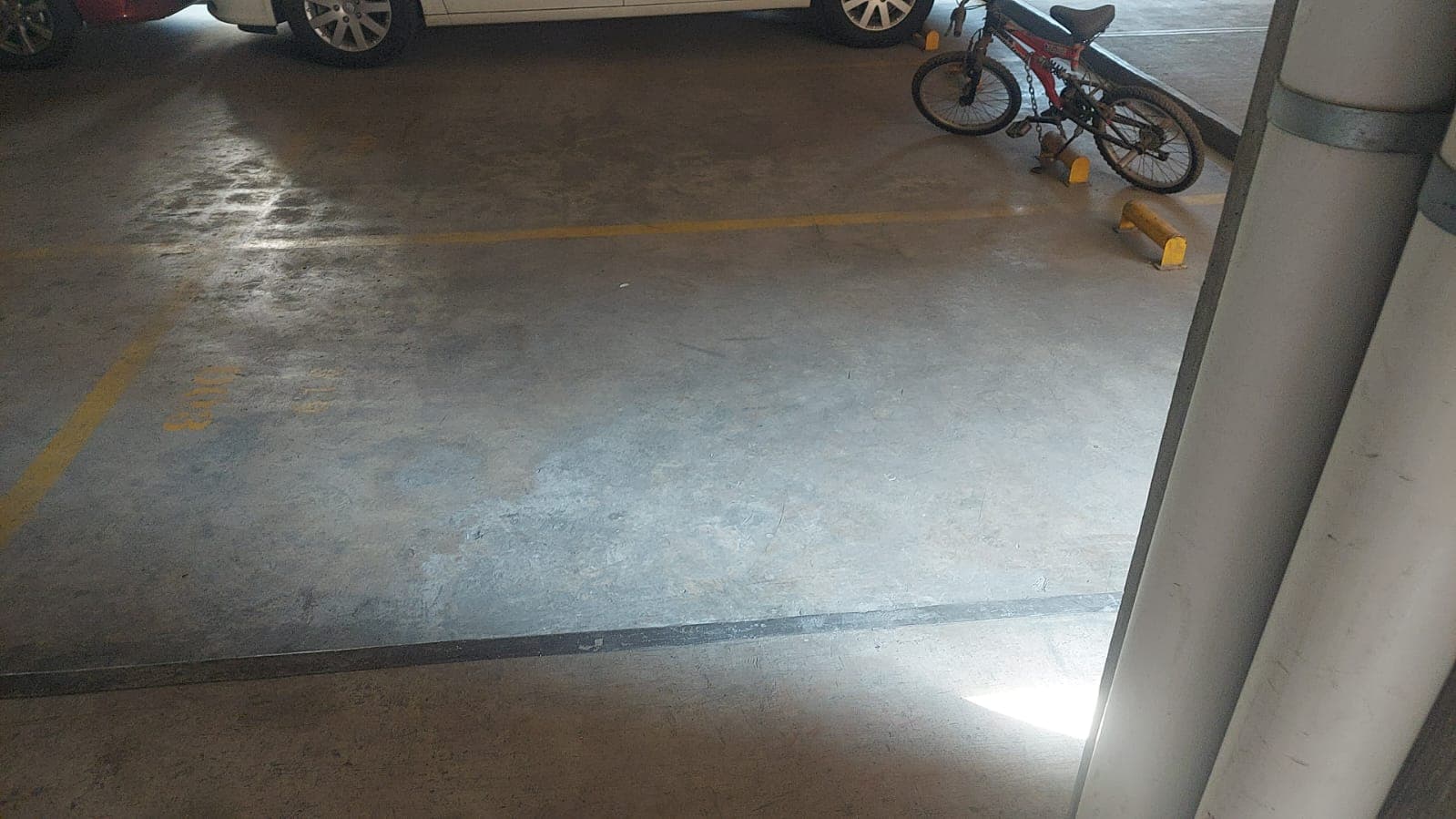 Parking 13 m² 3cabda0c-e060-43fd-8b53-b3ea592c628e