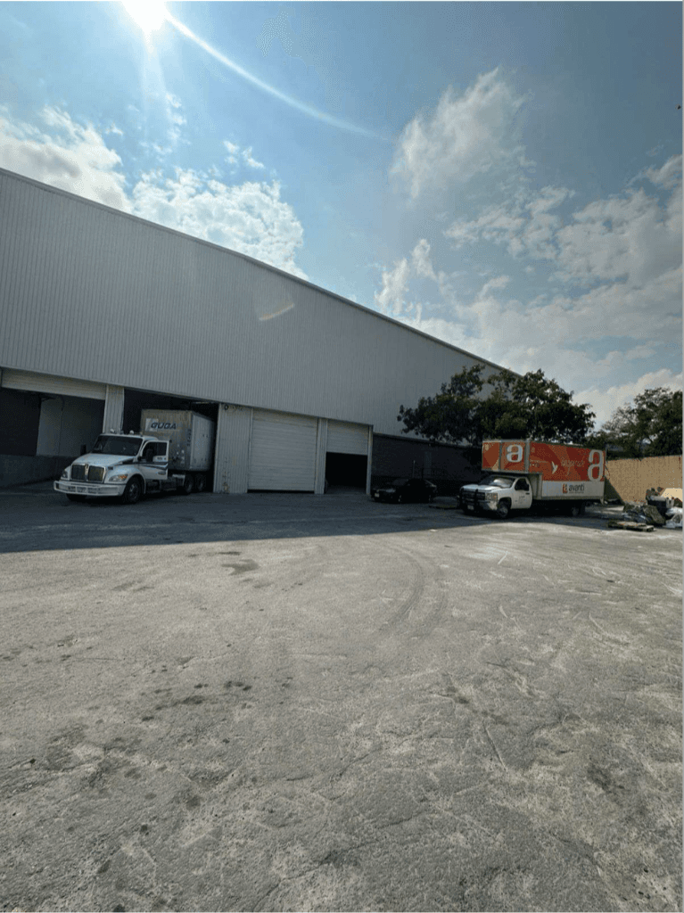 Industrial Warehouse 1,457 m² 8c41c60a-4fd5-41af-9d8e-0680c94ee189