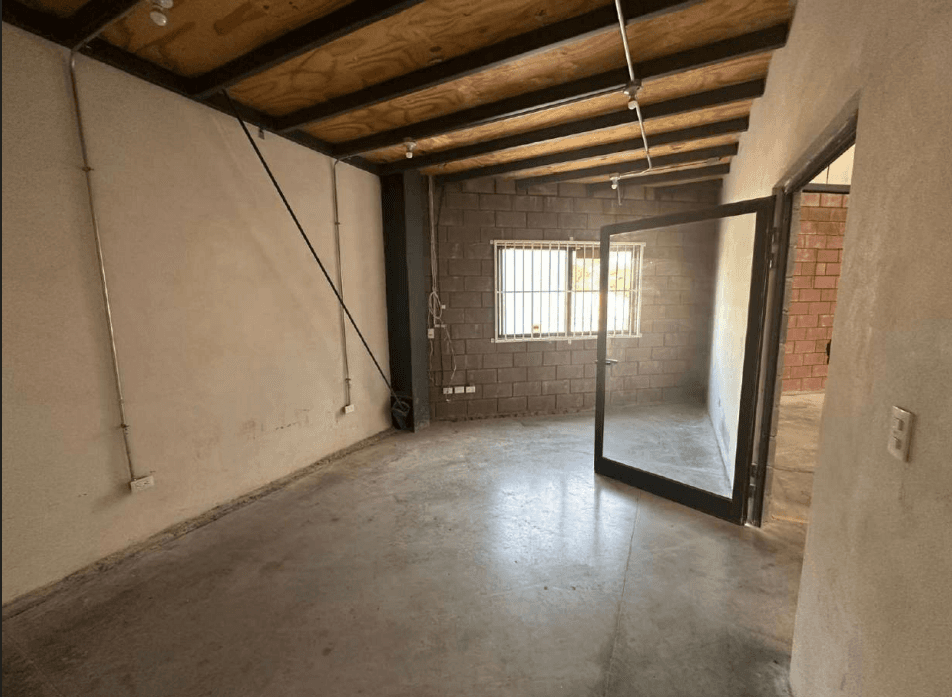 Industrial Warehouse 1,457 m² 8c41c60a-4fd5-41af-9d8e-0680c94ee189