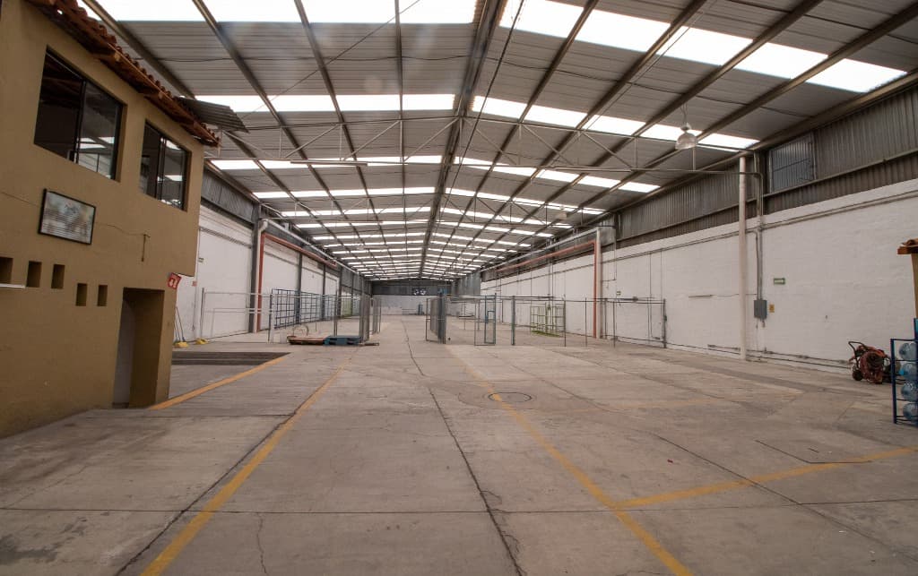 Industrial Warehouse 1,920 m² 743de8dc-4460-45bc-b98f-2b1909bbfe3d
