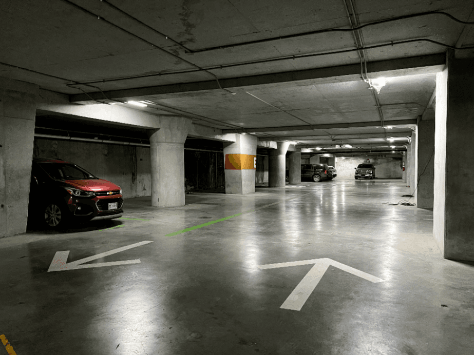 Fotografía real de un Estacionamiento que puedes rentar con SpotMe) de forma rápida y segura, ubicado en Monterrey, N.L.. - Foto 3