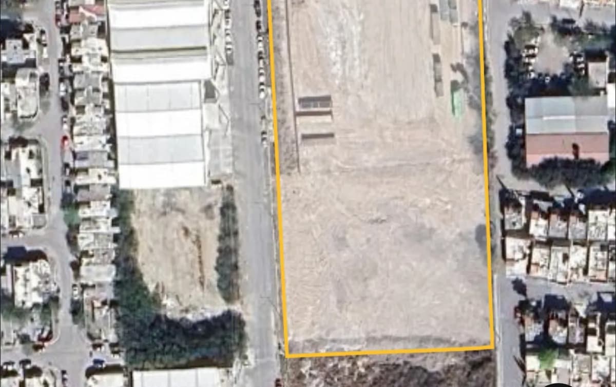 Land 5,000 – 18,000 m² f0210993-9745-4c49-84b4-15153107dd6c