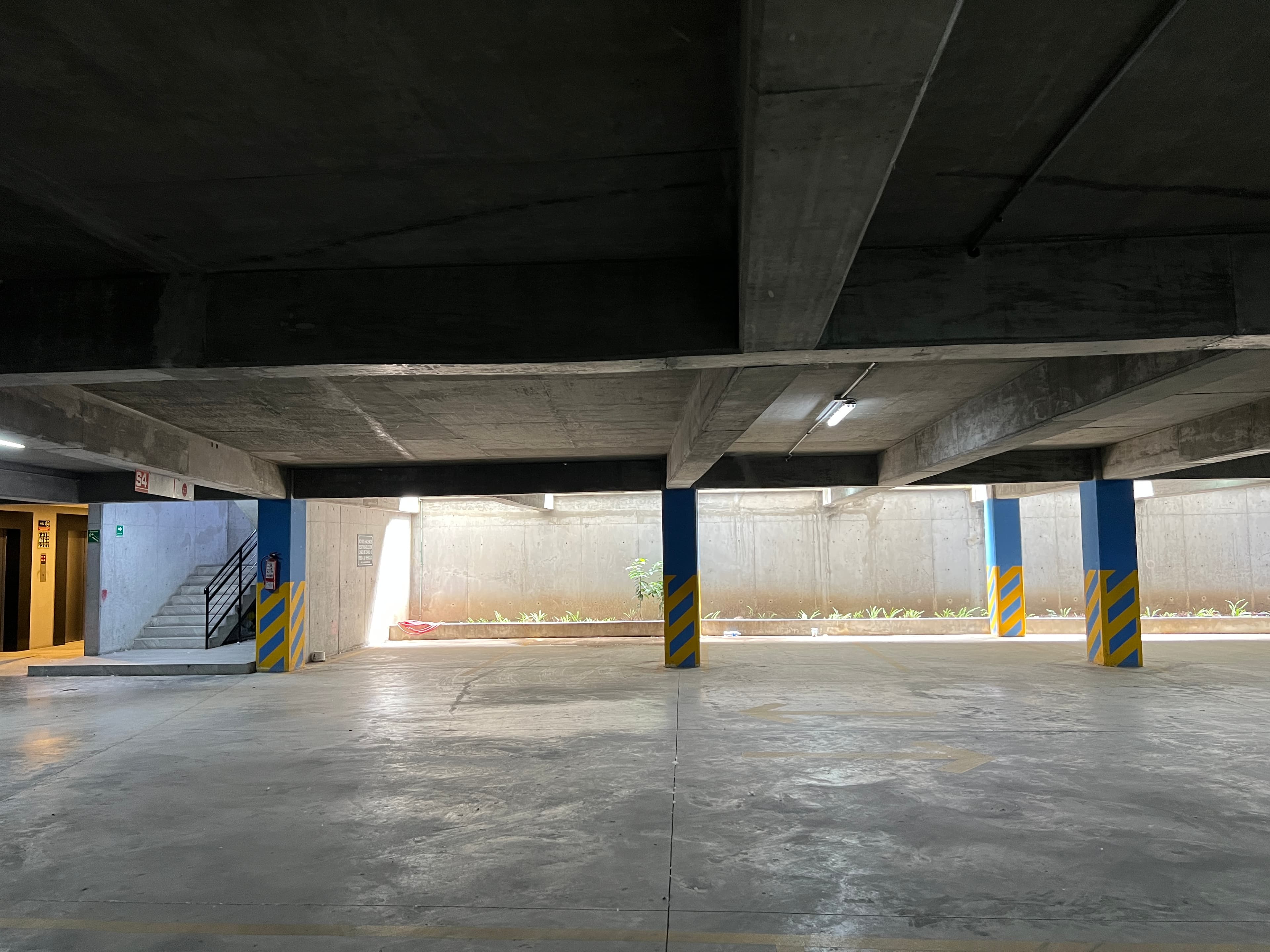 Parking 13 m² 13297c76-57b2-47be-b8a5-1040d44547c8