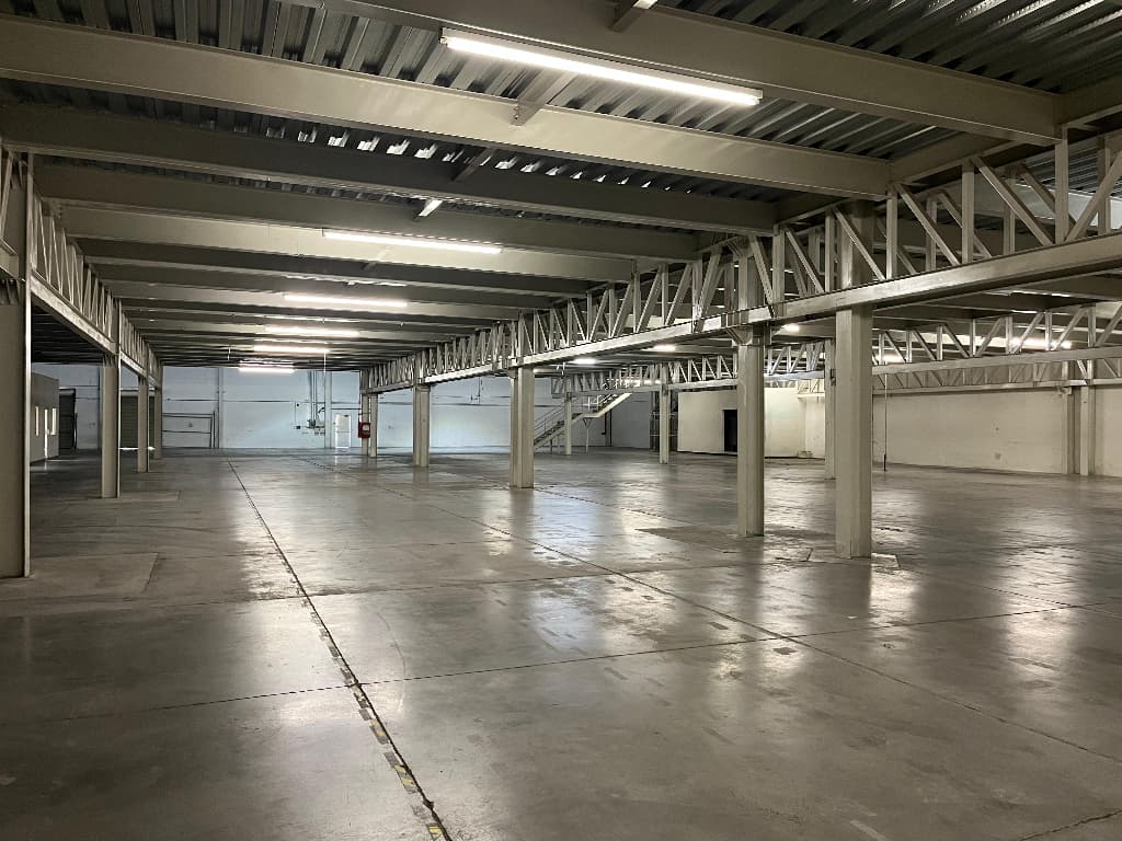 Industrial Warehouse 3,150 m² c6c4a655-c1b4-4d34-8339-6daa9d1132e6