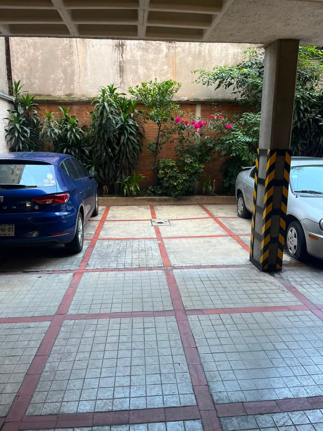 Estacionamiento 13 m² 9d2d8a2c-769b-4b17-a4cb-d7d385a36e54