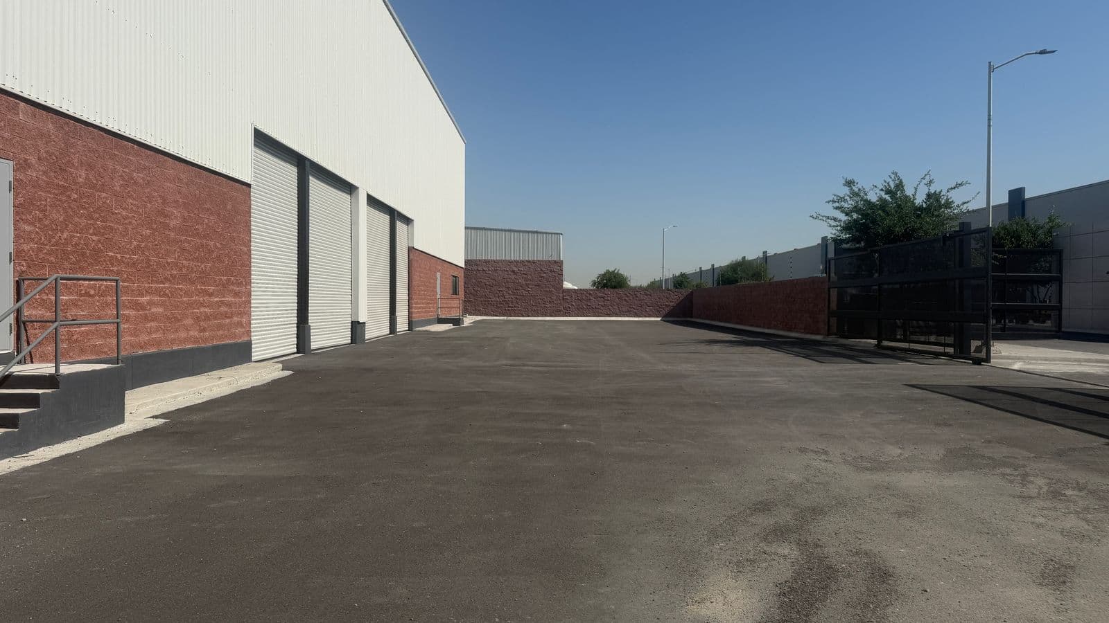 Industrial Warehouse 3,000 m² cd3e41e1-9700-4962-abdb-1003fa526aea