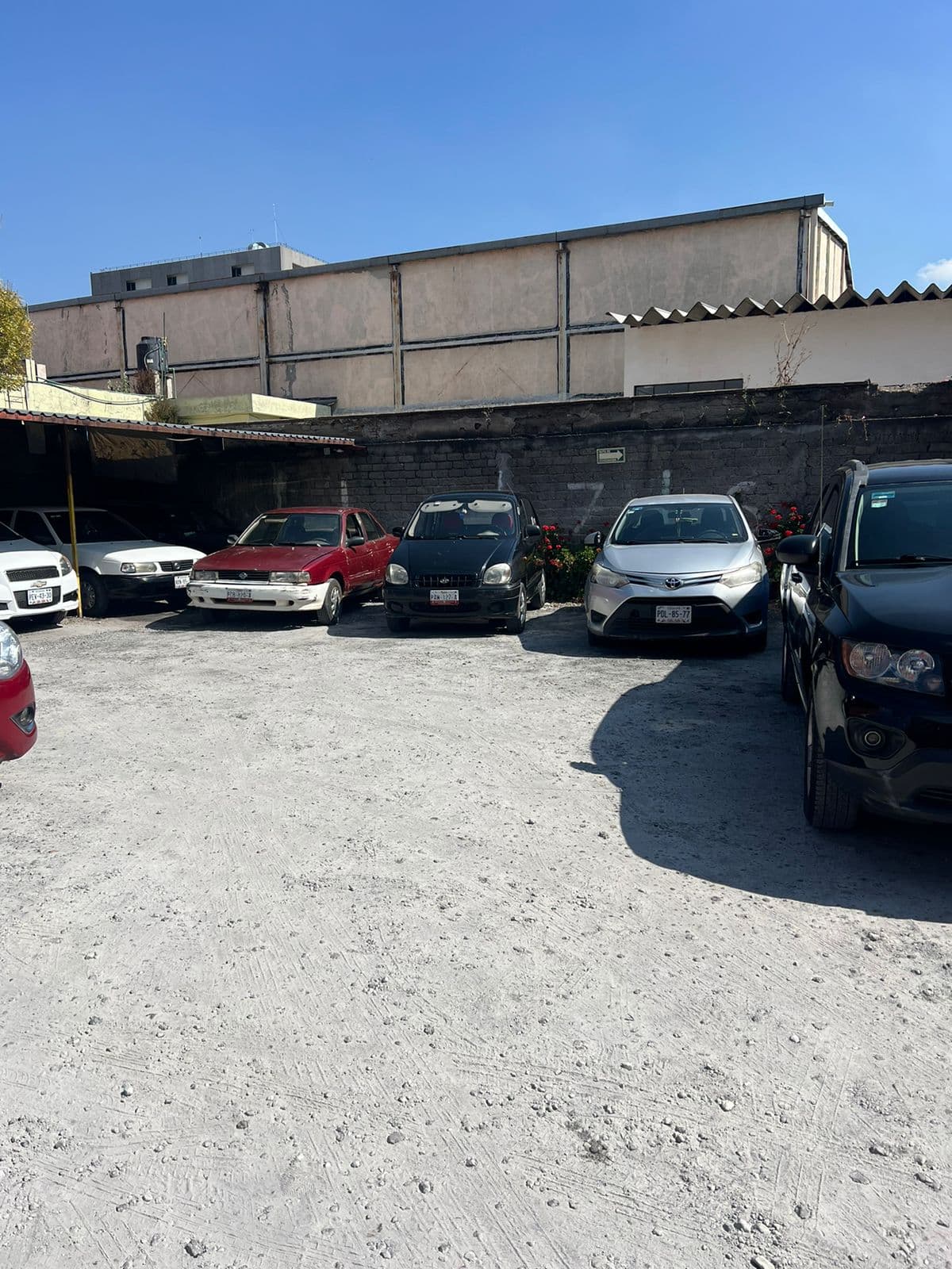 Fotografía real de un Estacionamiento que puedes rentar con SpotMe) de forma rápida y segura, ubicado en Toluca de Lerdo, Méx.. - Foto 2