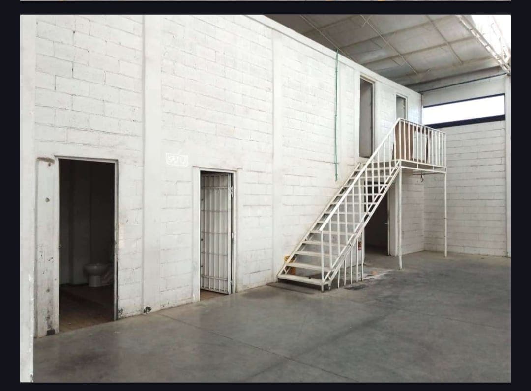 Warehouse 2,700 m² 64ec5849-6121-4c9f-9946-38738cd502c4
