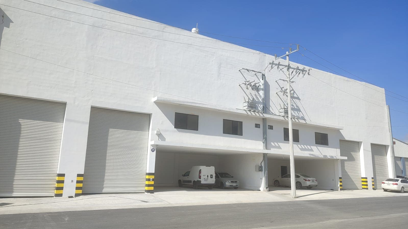 Warehouse 2,000 m² d375999d-025e-482b-abef-4c5507274fe6