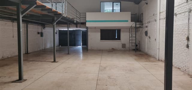 Bodega Comercial 200 m² e6c2e048-a54b-4d1f-911a-3e556ebbcfa6