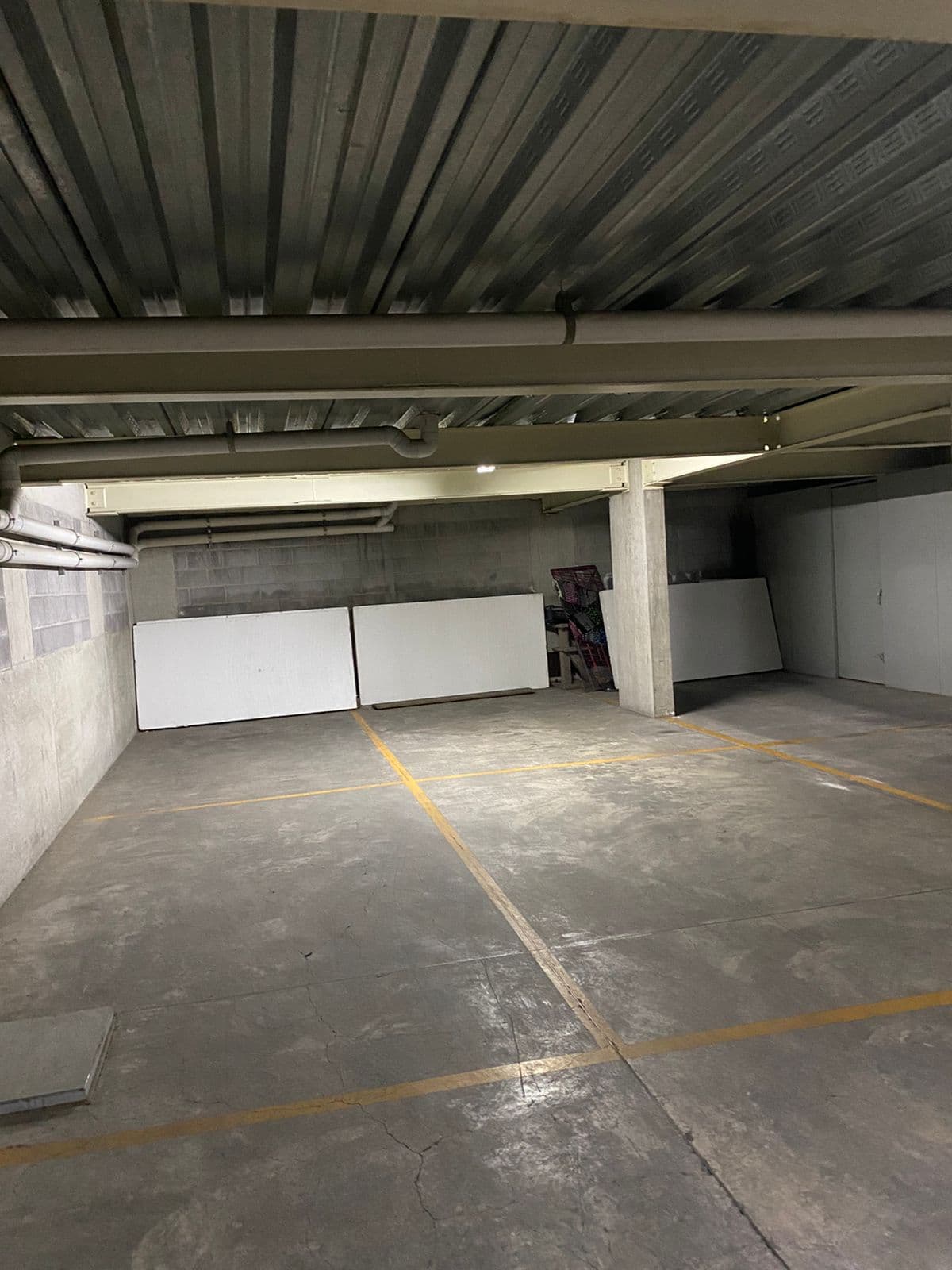 Fotografía real de un Estacionamiento que puedes rentar con SpotMe) de forma rápida y segura, ubicado en Hipódromo Condesa, CDMX. - Foto 4