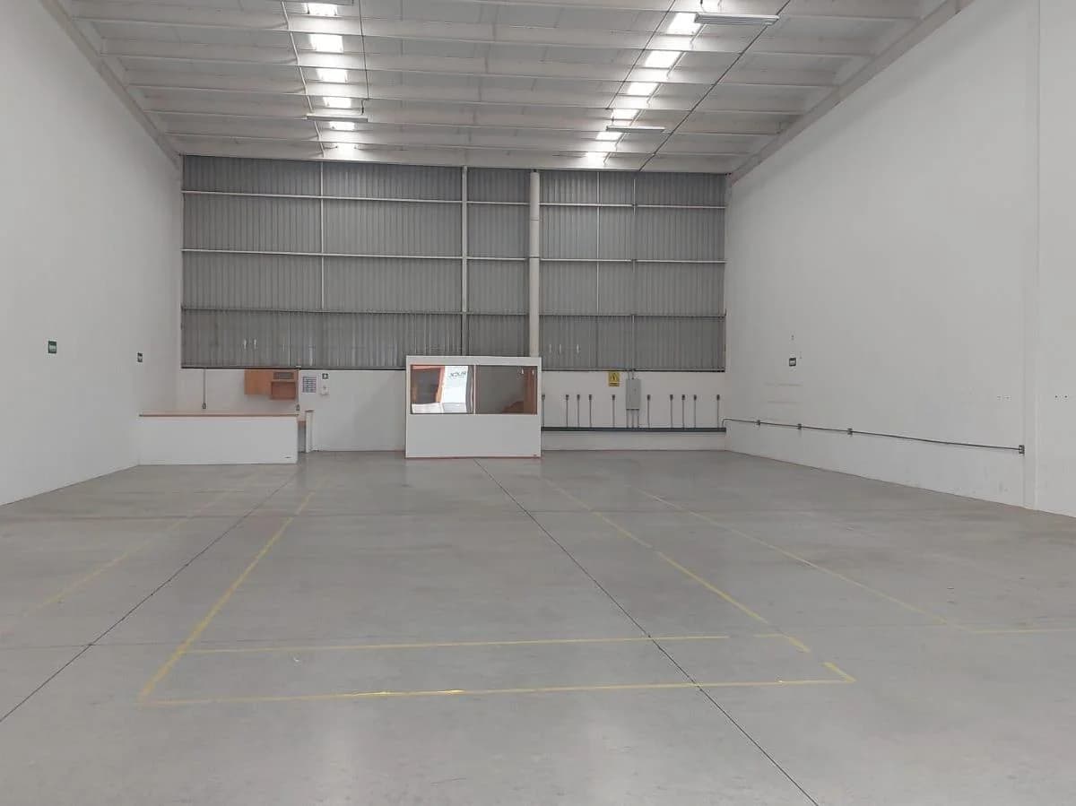 Warehouse 240 m² 7bac324b-1ce9-4593-8728-bdbfcb70204d