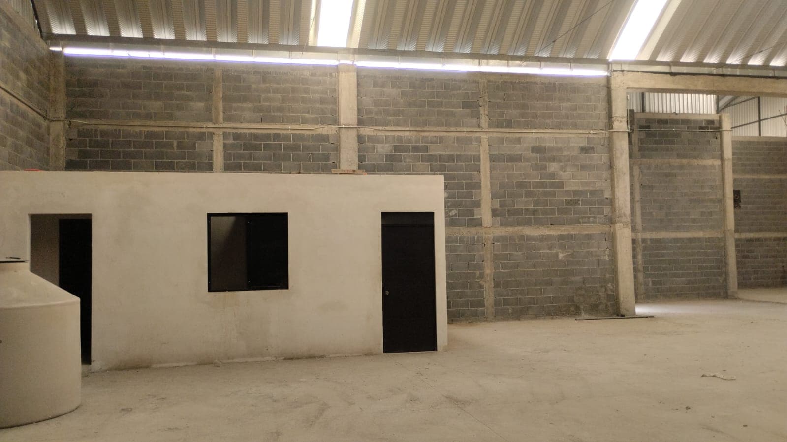 Warehouse 575 m² 1c60909a-816e-45cc-afdf-70f8b731c93d