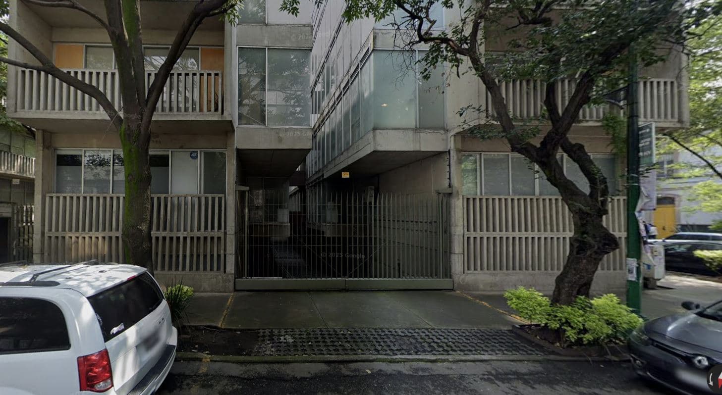 Estacionamiento 15 m² b33ec81b-e261-4ef3-938f-6a836d5e4fba