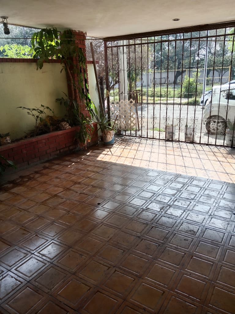 Fotografía real de un Estacionamiento que puedes rentar con SpotMe) de forma rápida y segura, ubicado en Monterrey, N.L.. - Foto 3