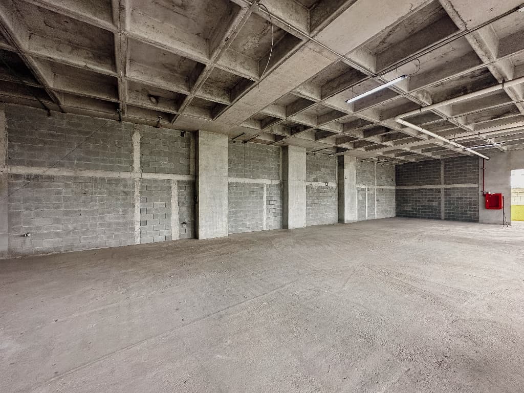 Warehouse 340 m² 87374572-a570-4e9b-b5eb-99f9cfbeab09