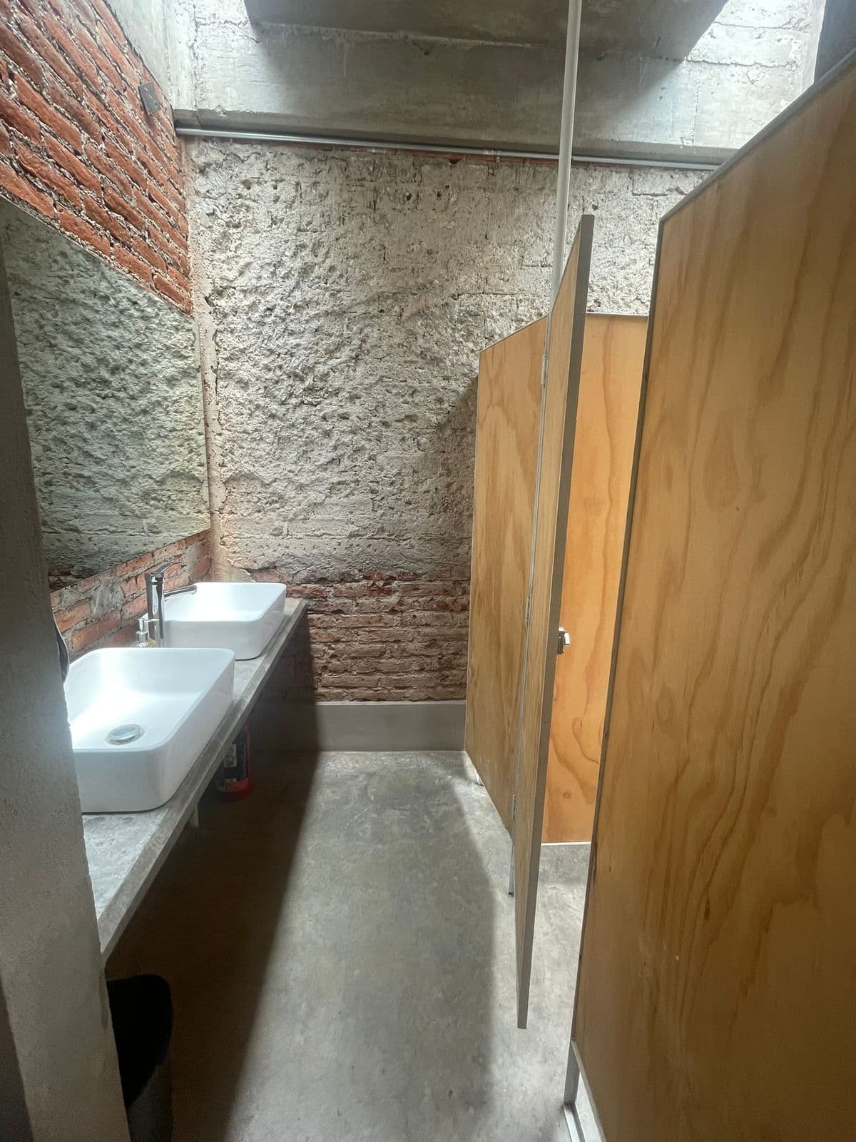 Commercial Warehouse 25 m² b9b432ad-e7bc-495c-afa3-561259e4a44b