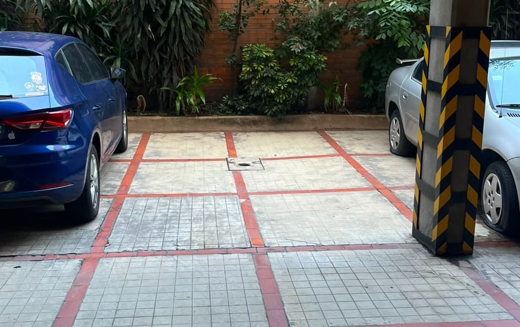 Estacionamiento 13 m² 9d2d8a2c-769b-4b17-a4cb-d7d385a36e54