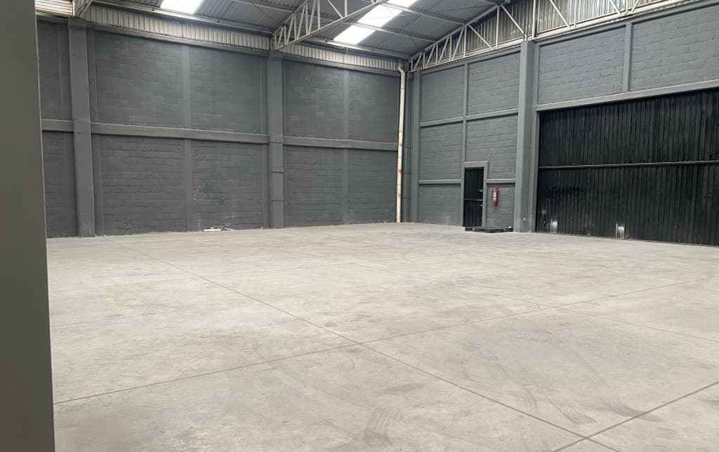 Commercial Warehouse 417 m² d3ad6a4e-441c-41f0-a38f-f46cf54905ac
