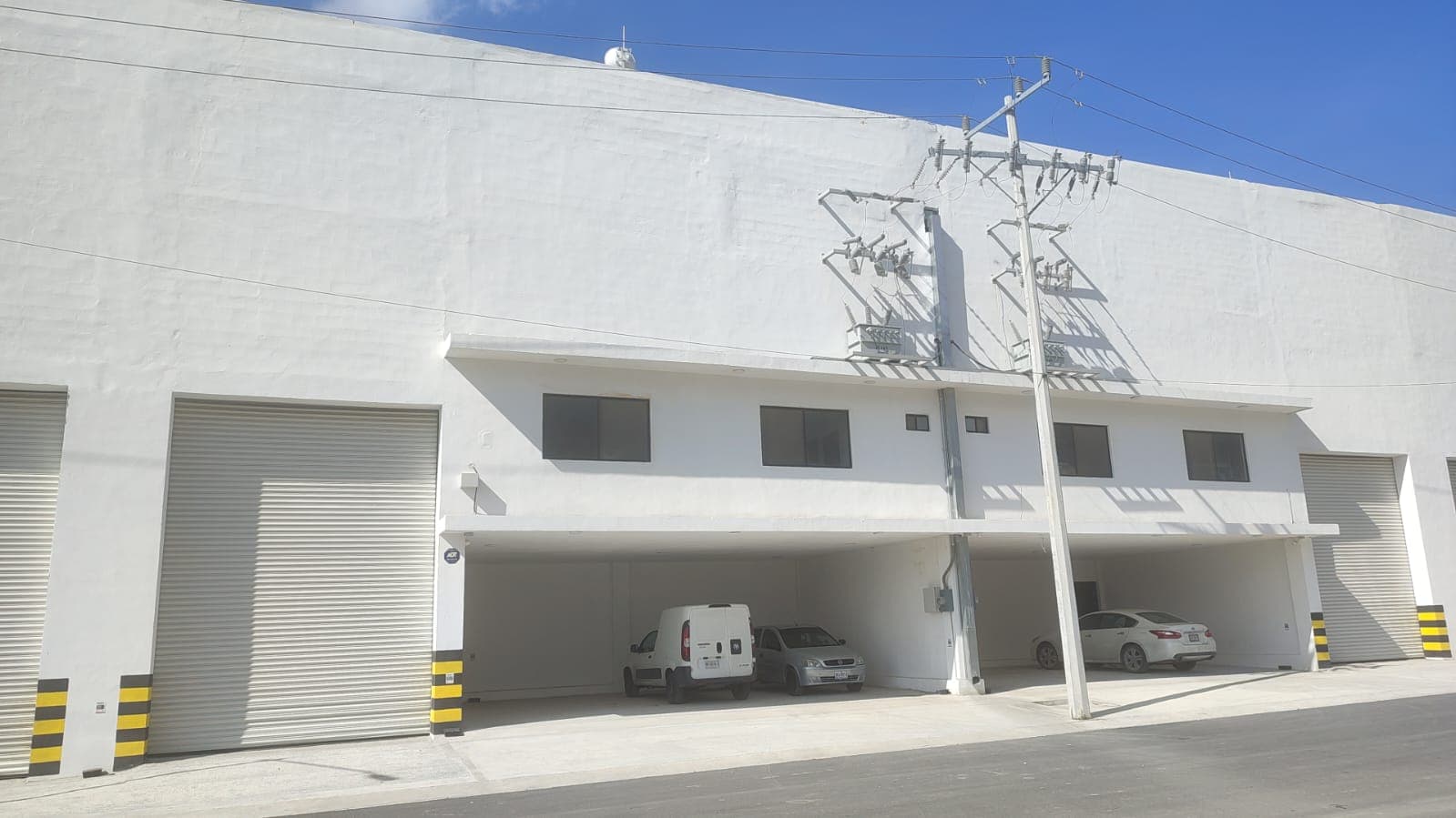Warehouse 2,000 m² d375999d-025e-482b-abef-4c5507274fe6