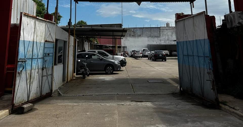 Parking 1,800 m² d4fdf0d8-c421-44aa-9372-e92e418dab5d