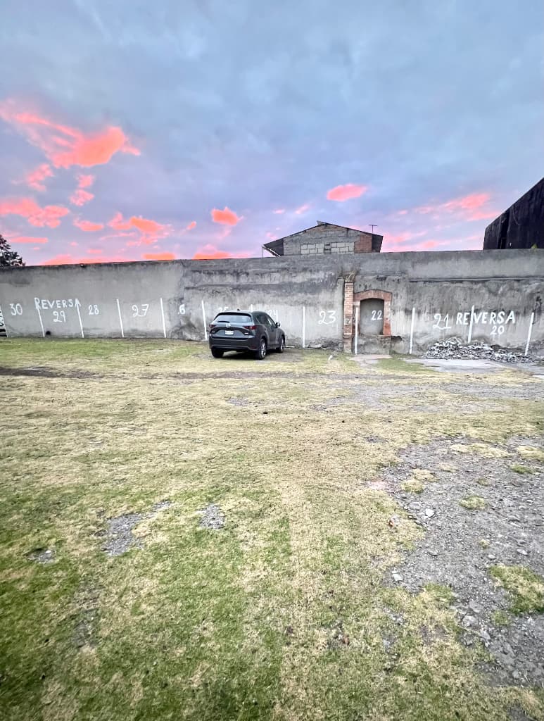 Fotografía real de un Estacionamiento que puedes rentar con SpotMe) de forma rápida y segura, ubicado en Huixquilucan de Degollado, Méx.. - Foto 3