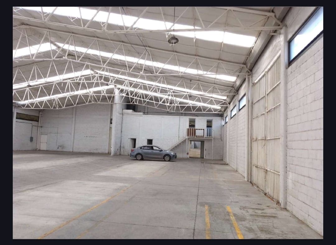 Warehouse 2,700 m² 64ec5849-6121-4c9f-9946-38738cd502c4