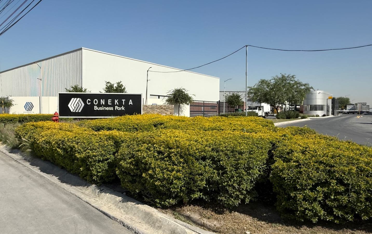 Industrial Warehouse 1,260 m² 22c3d0bb-3237-49ad-a6a9-5134d9273942