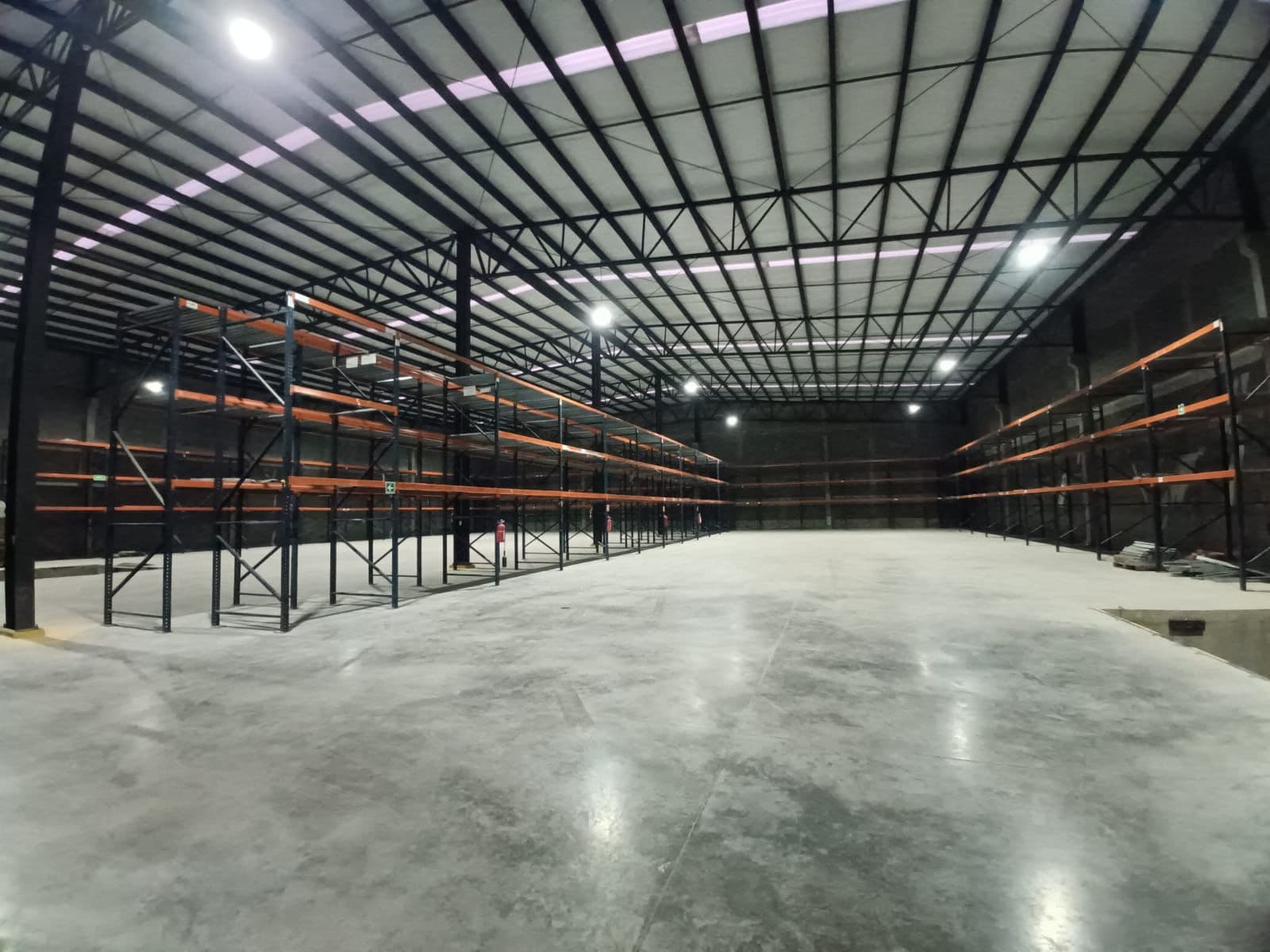 Bodega Industrial 2,748 m² cfc0257a-fdb3-4b04-a365-121e95234b0e